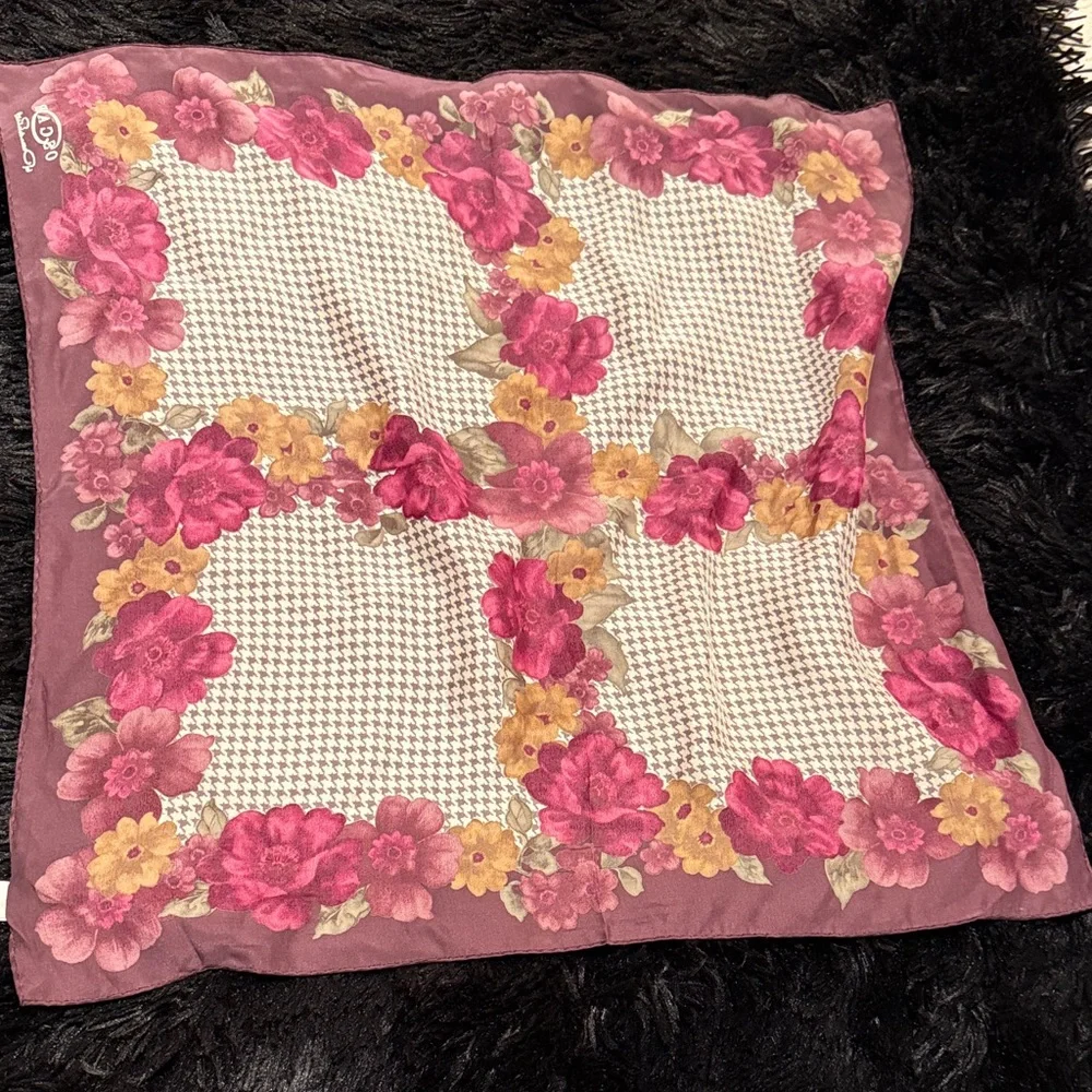 Oscar de la Renta Pink Floral Accessory
